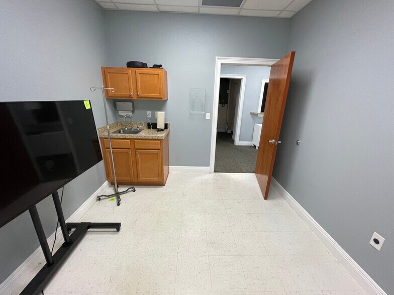 757 CR 466 #100, Lady Lake, FL à louer - Photo intérieure - Image 2 de 17