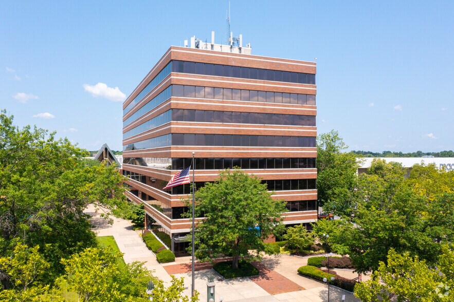 2300 E Lincoln Hwy, Langhorne, PA à louer - Photo du bâtiment - Image 1 de 8