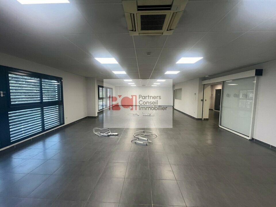 Flex in Nîmes for lease Interior Photo- Image 1 of 4