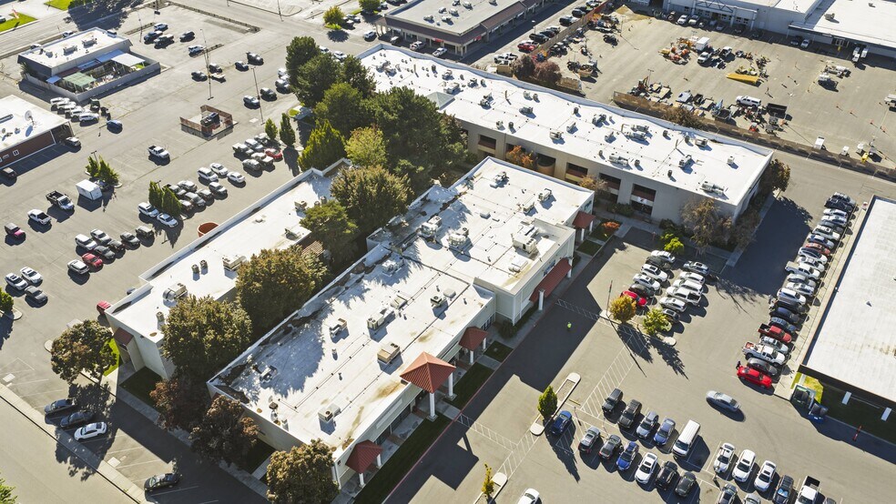 3311 W Clearwater Ave, Kennewick, WA à vendre - Photo du bâtiment - Image 2 de 14