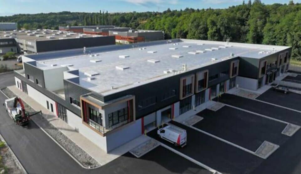 4 Impasse Joséphine Baker, Saint-Laurent-de-Mure for lease - Building Photo - Image 1 of 2