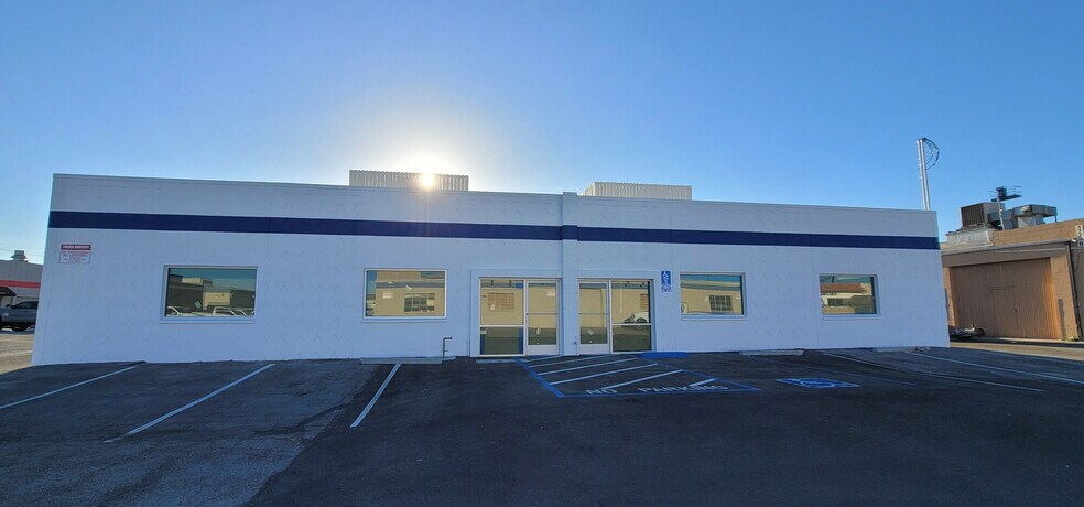 1773 W Lincoln Ave, Anaheim, CA à vendre - Photo du bâtiment - Image 2 de 7