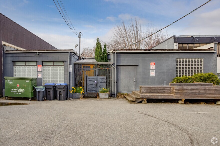1684 W 2nd Ave, Vancouver, BC à louer - Photo du bâtiment - Image 2 de 5