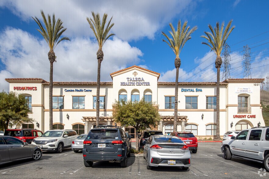 1031 Avenida Pico, San Clemente, CA à louer - Photo du bâtiment - Image 2 de 7