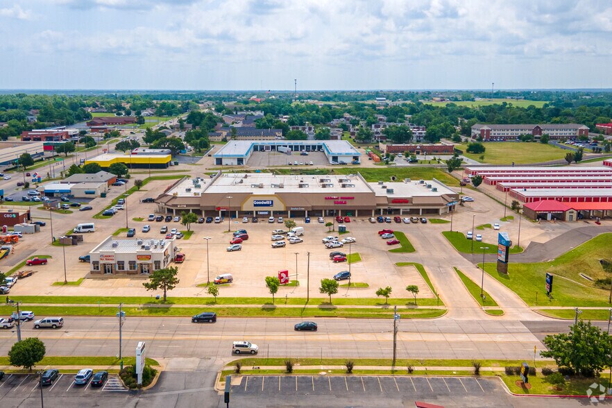 149-155 12th Ave, Norman, OK à louer - Photo du bâtiment - Image 1 de 4