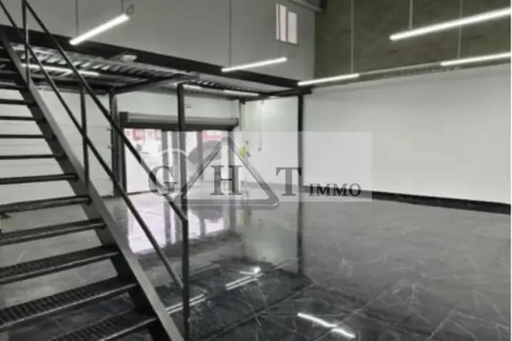 Industrial in Villeneuve-la-Garenne for lease - Interior Photo - Image 2 of 2