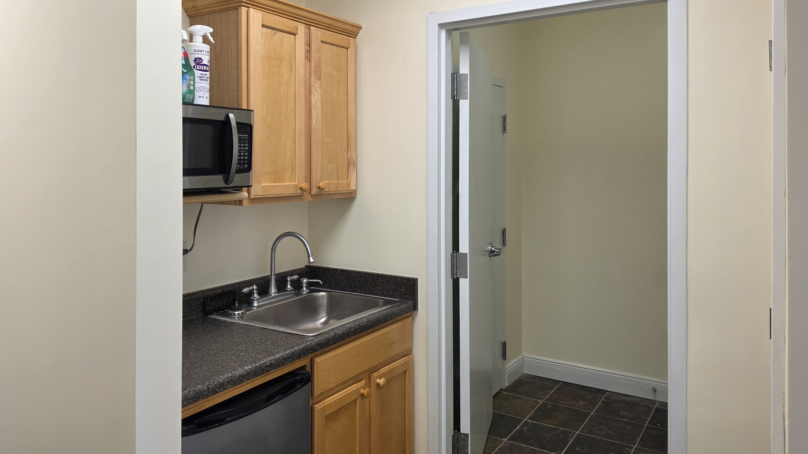 6900 Houston Rd, Florence, KY 41042 - Unit 28 - - Interior Photo - Image 2 of 6