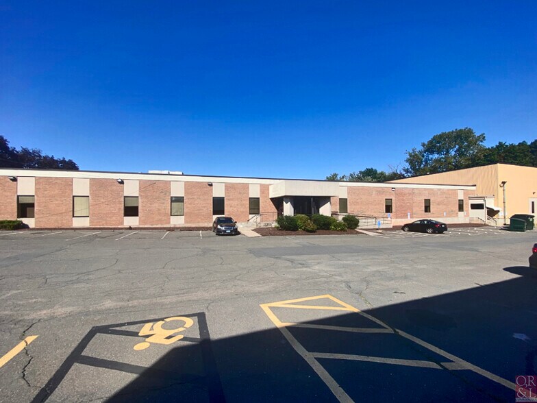 389 John Downey Dr, New Britain, CT à louer - Photo du bâtiment - Image 2 de 9