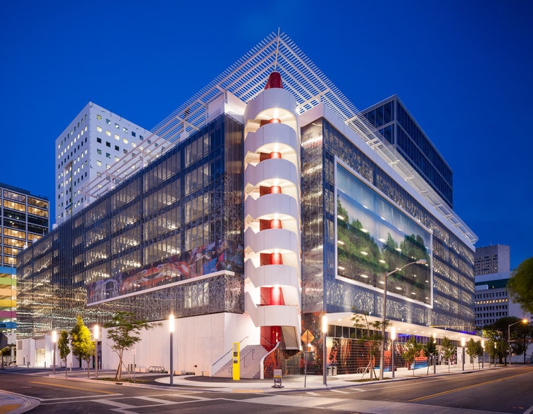 161 NW 6th St, Miami, FL for lease - Building Photo - Image 3 of 10