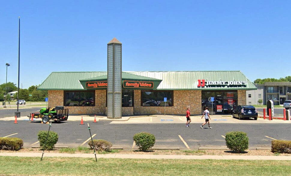 900 E 30th St, Hutchinson, KS for lease - Building Photo - Image 1 of 4