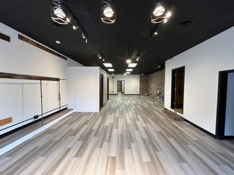 101 W Broadway St, Lenoir City, TN à louer - Hall d’entrée - Image 2 de 7