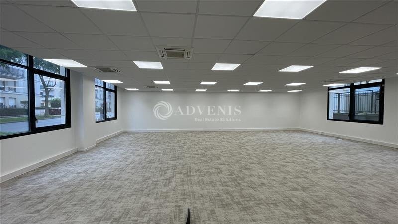 Office in Bussy-Saint-Georges for lease - Interior Photo - Image 2 of 11