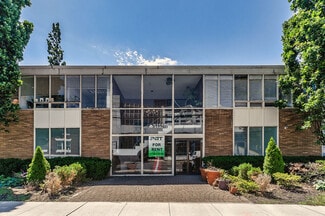 Plus de détails pour 220 Old Country Rd, Mineola, NY - Bureau à vendre