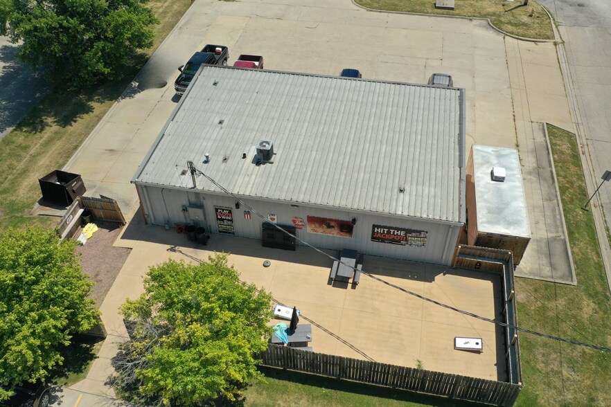 401 N Limit St, Lincoln, IL à vendre - Photo du bâtiment - Image 2 de 27