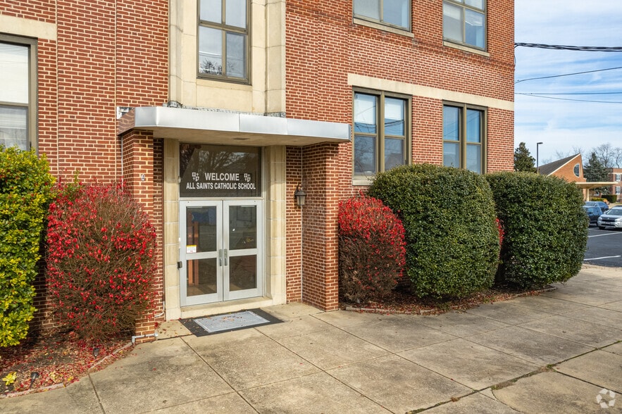 Former All Saints / Corpus Christi portfolio of 2 properties for sale on LoopNet.ca - Building Photo - Image 3 of 4
