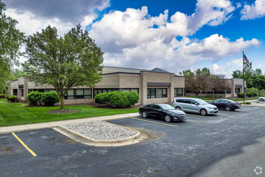 4440 Hagadorn Rd, Okemos, MI à louer - Photo du bâtiment - Image 2 de 25