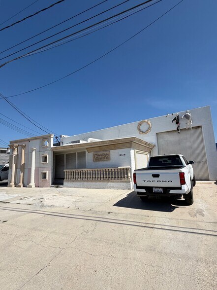 8438 San Fernando Rd, Sun Valley, CA à vendre - Photo principale - Image 1 de 8