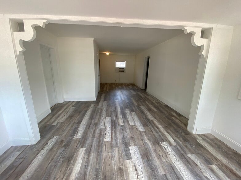 3723 Morton Ave, West Palm Beach, FL for sale - Interior Photo - Image 3 of 22