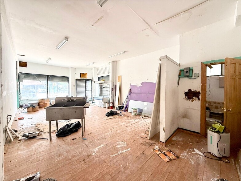 545 Brooklyn Ave, Brooklyn, NY for lease - Interior Photo - Image 3 of 3