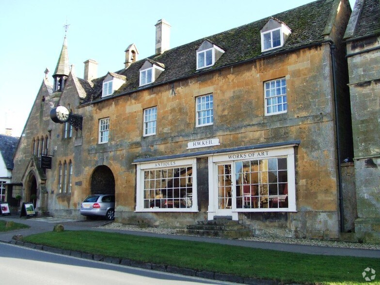 High St, Broadway à vendre - Photo principale - Image 1 de 8