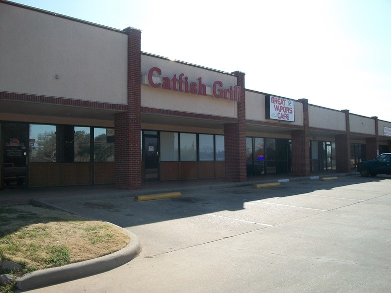 1500-blk Southwest Pky, Wichita Falls, TX for lease - Building Photo - Image 2 of 5
