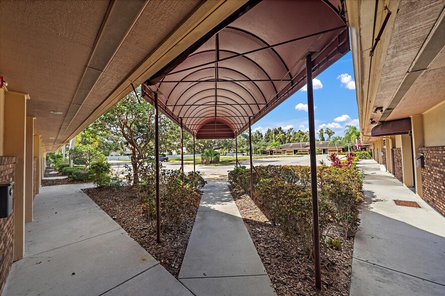 4012-4020 Sawyer Rd, Sarasota, FL for lease - Building Photo - Image 3 of 8