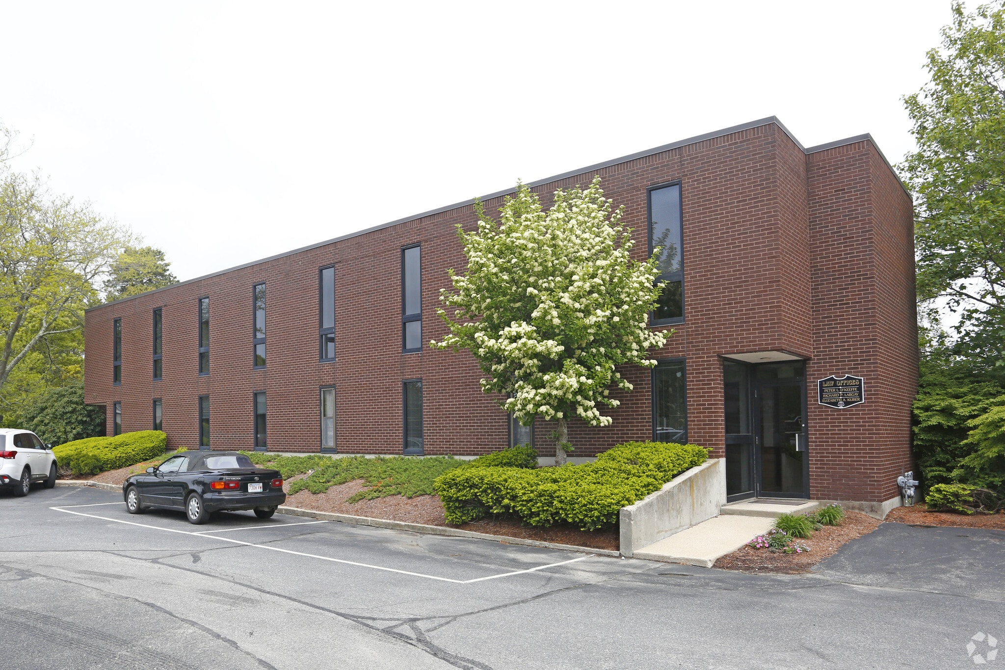 218 W Main St, Hyannis, MA for sale Primary Photo- Image 1 of 26