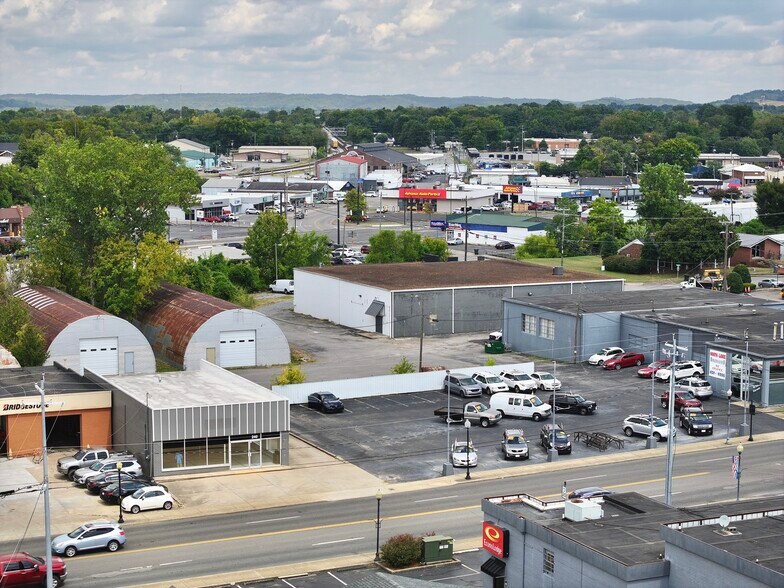 240 W Main St, Gallatin, TN à louer - Photo du bâtiment - Image 3 de 6