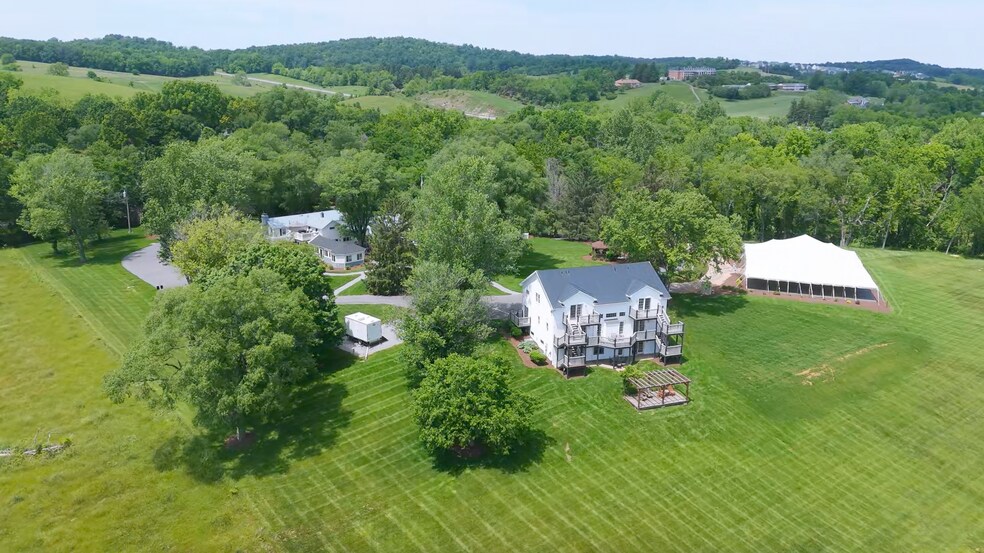 1329 Commerce Rd, Staunton, VA à vendre - Photo du bâtiment - Image 2 de 70