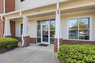 1750 Commons Point Dr, Knoxville, TN for lease Interior Photo- Image 2 of 18