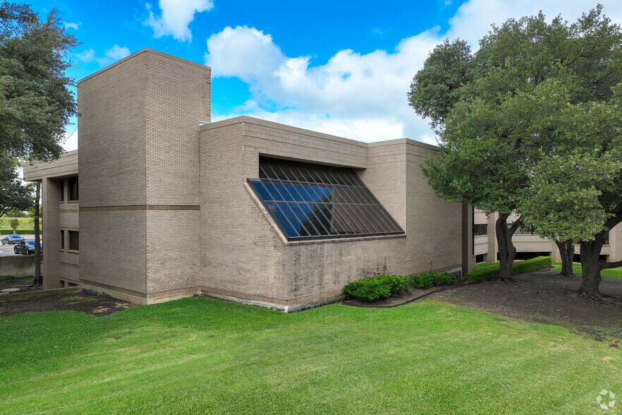 375 Municipal Dr, Richardson, TX à vendre - Photo principale - Image 1 de 70