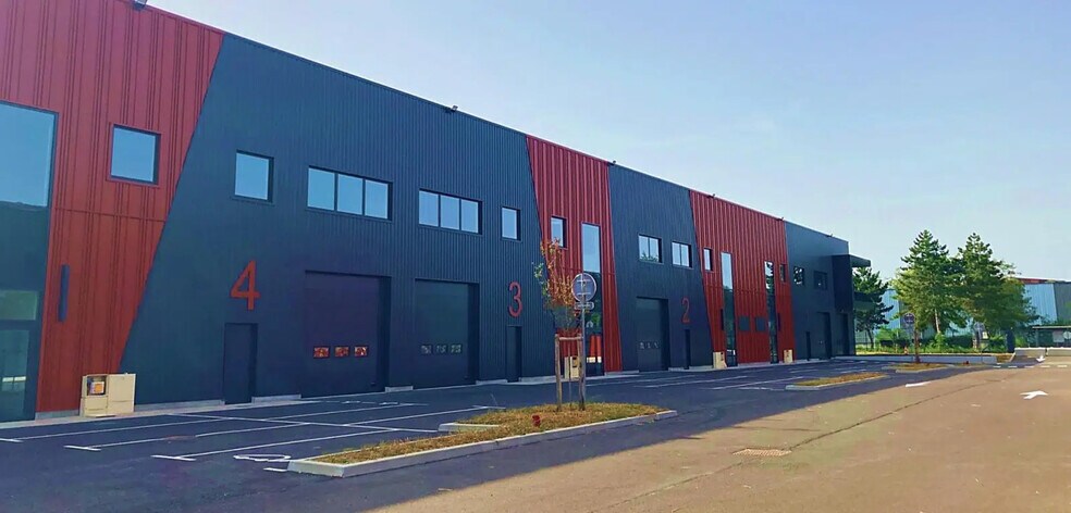 Industriel dans SAINT-OUEN-L'AUMONE à louer - Photo du bâtiment - Image 3 de 8