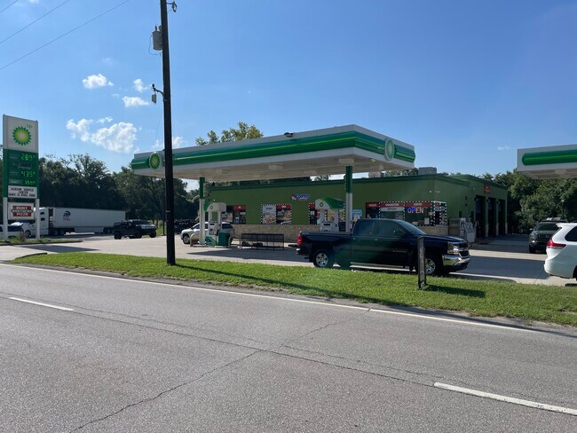 More details for 10635 Kaw Dr, Edwardsville, KS - Retail for Sale