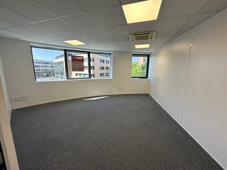 Office in Reims for lease - Interior Photo - Image 1 of 3