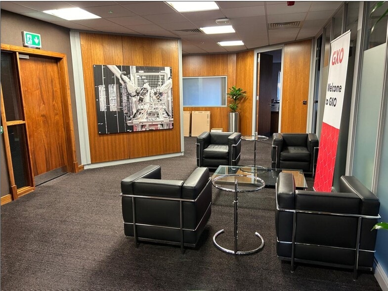 1 Carlton Ct, Leeds for lease - Building Photo - Image 3 of 4