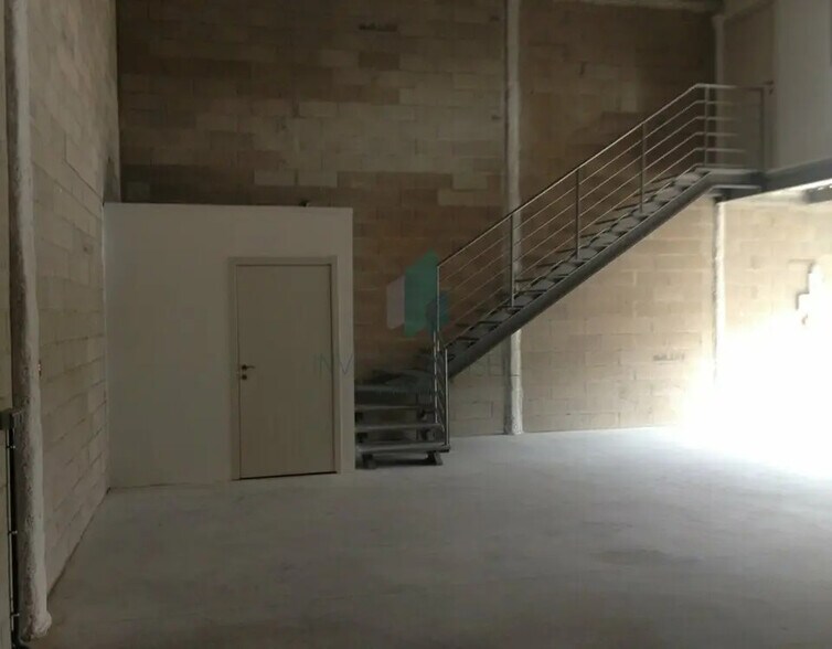 Flex dans Villeneuve-la-Garenne à louer - Photo du bâtiment - Image 2 de 3