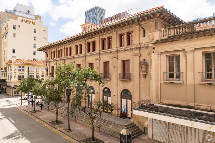 100 NE 1st Ave, Miami, FL à vendre - Photo du bâtiment - Image 3 de 7