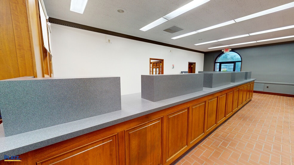 3516 S Meridian Rd, Youngstown, OH for sale - Interior Photo - Image 3 of 20