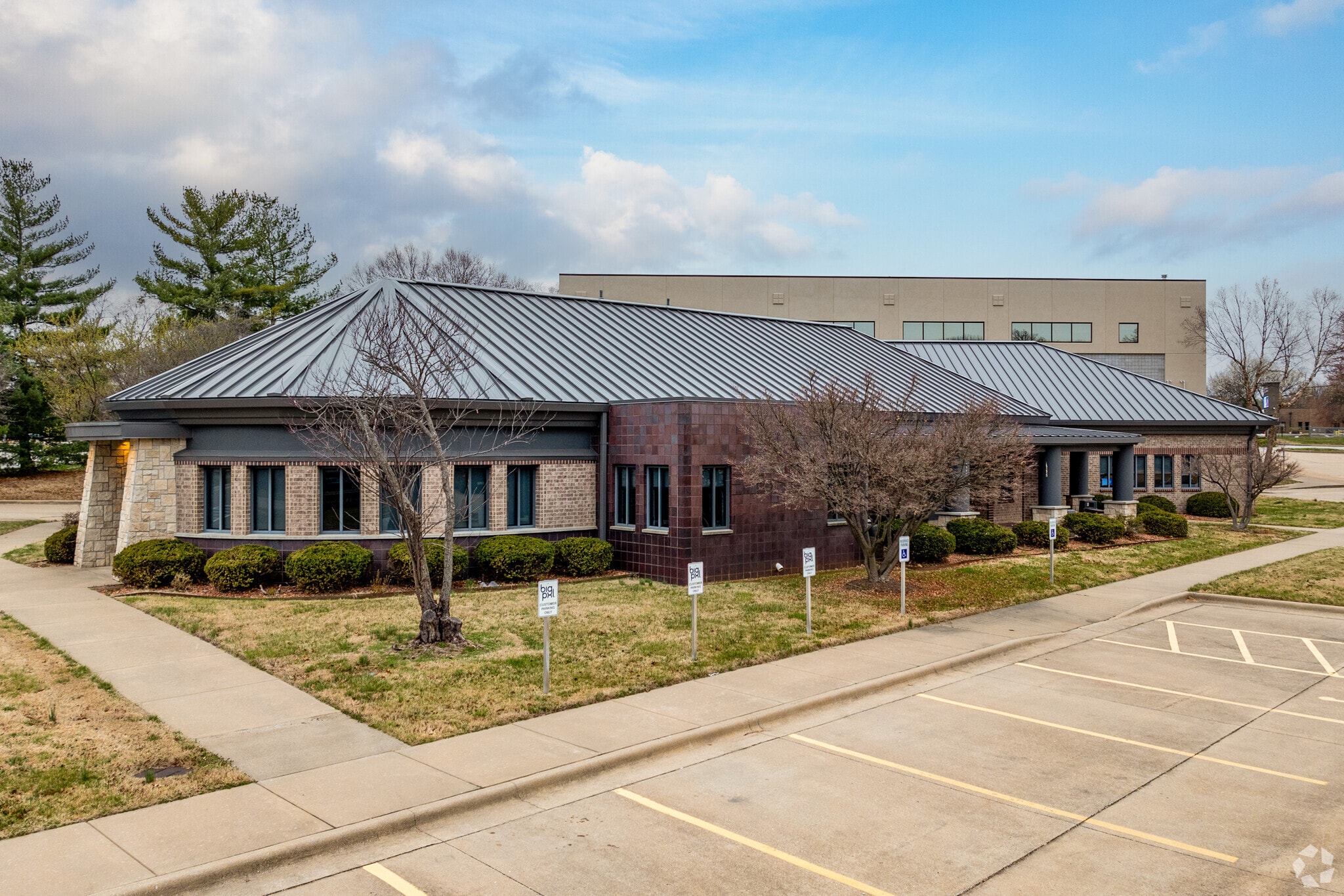 1335 E Bradford Pky, Springfield, MO for lease Building Photo- Image 1 of 26