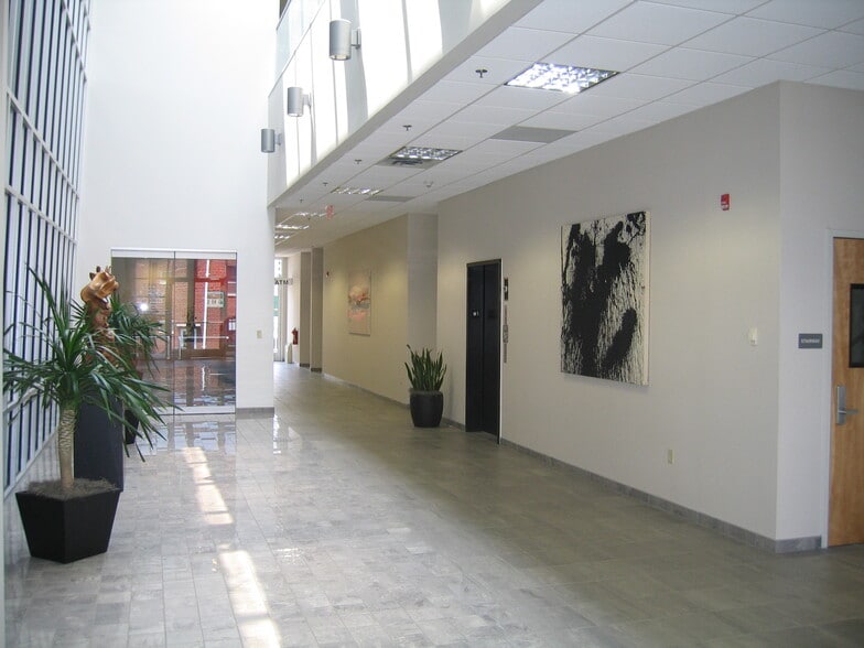 180 Sylvan Ave, Englewood Cliffs, NJ for lease - Interior Photo - Image 2 of 7