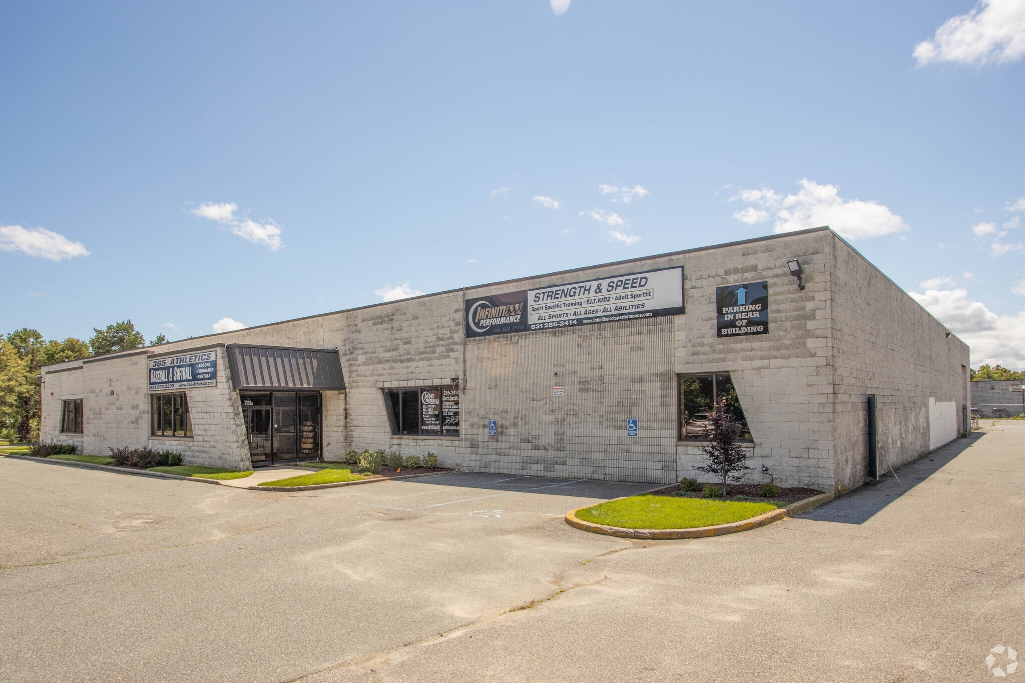 990 Station Rd, Bellport, NY for lease Primary Photo- Image 1 of 6