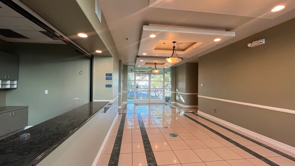 5153 Holt Blvd, Montclair, CA à louer - Photo du bâtiment - Image 3 de 6