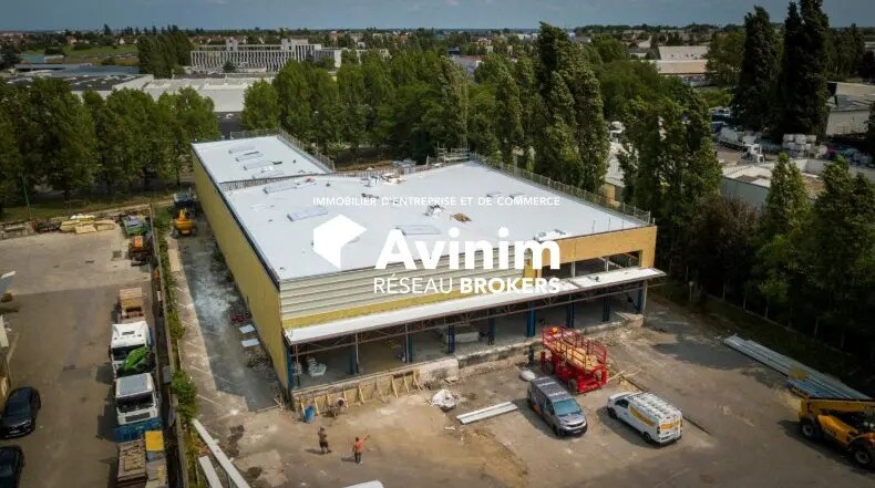 Industrial in Morangis for lease - Building Photo - Image 1 of 6