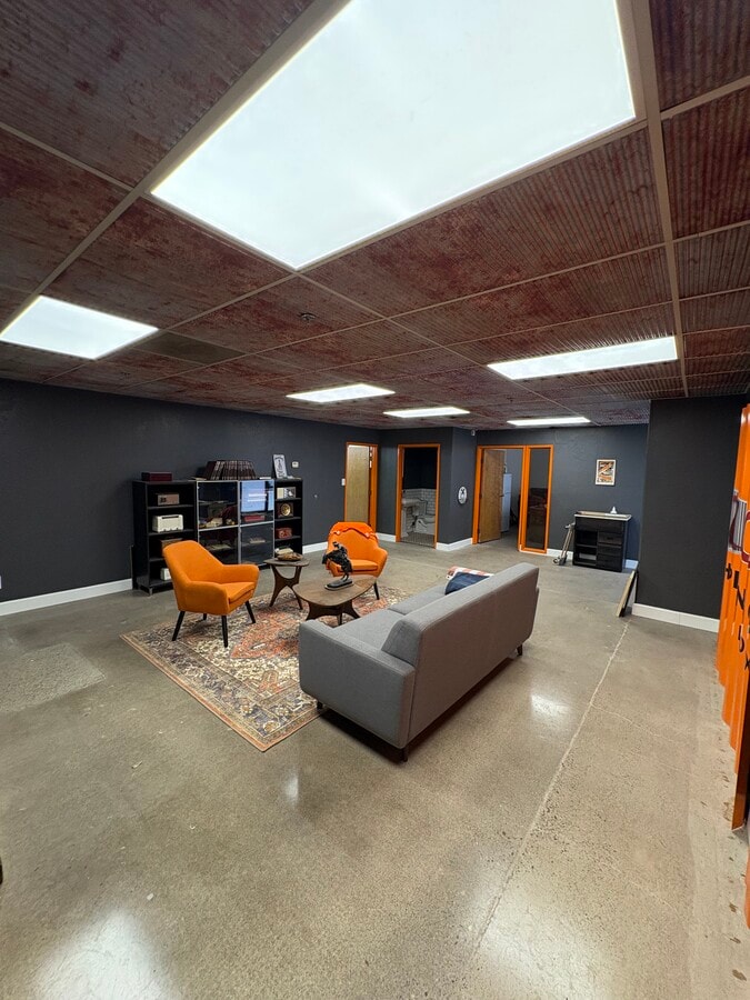 2346 E University Dr, Phoenix, AZ 85034 - Unit 175 - - Interior Photo - Image 1 of 6