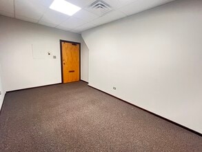 7350 W College Dr, Palos Heights, IL for lease Interior Photo- Image 2 of 9