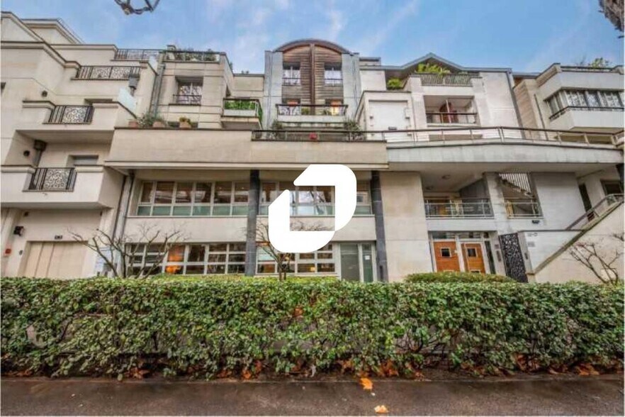 Bureau dans Neuilly-sur-Seine à vendre - Photo du bâtiment - Image 2 de 10