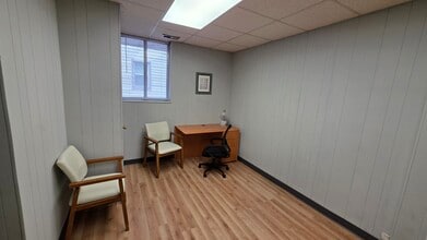 230 North Ave, Mount Clemens, MI à louer Photo intérieure- Image 1 de 6