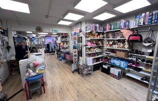 Plus de détails pour 10 Church St, Wimborne - Commerce de détail à louer