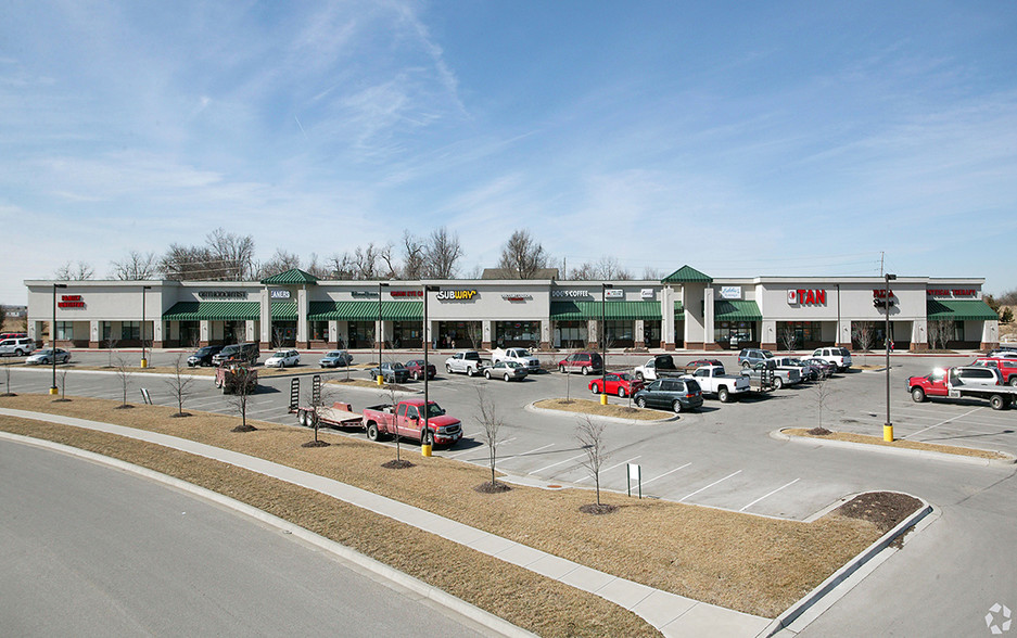 3500-3568 SW Market St, Lees Summit, MO for lease - Building Photo - Image 1 of 6