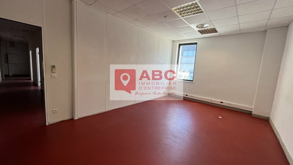 Flex in Vendargues for lease - Interior Photo - Image 3 of 5